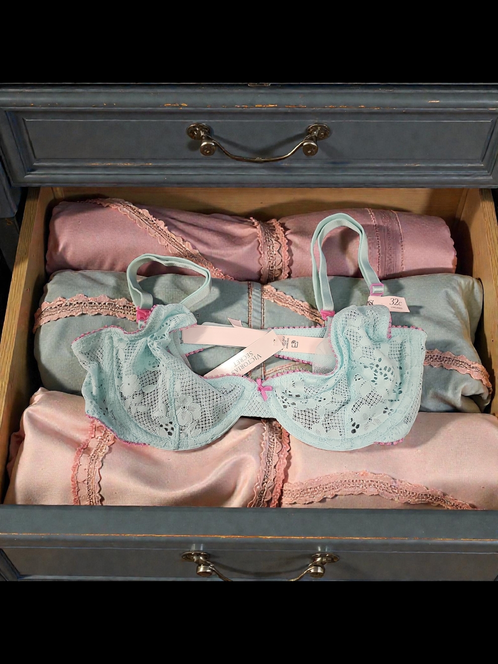 Victoria's Secret Light Blue Lace Underwire Bra with Pink Accents